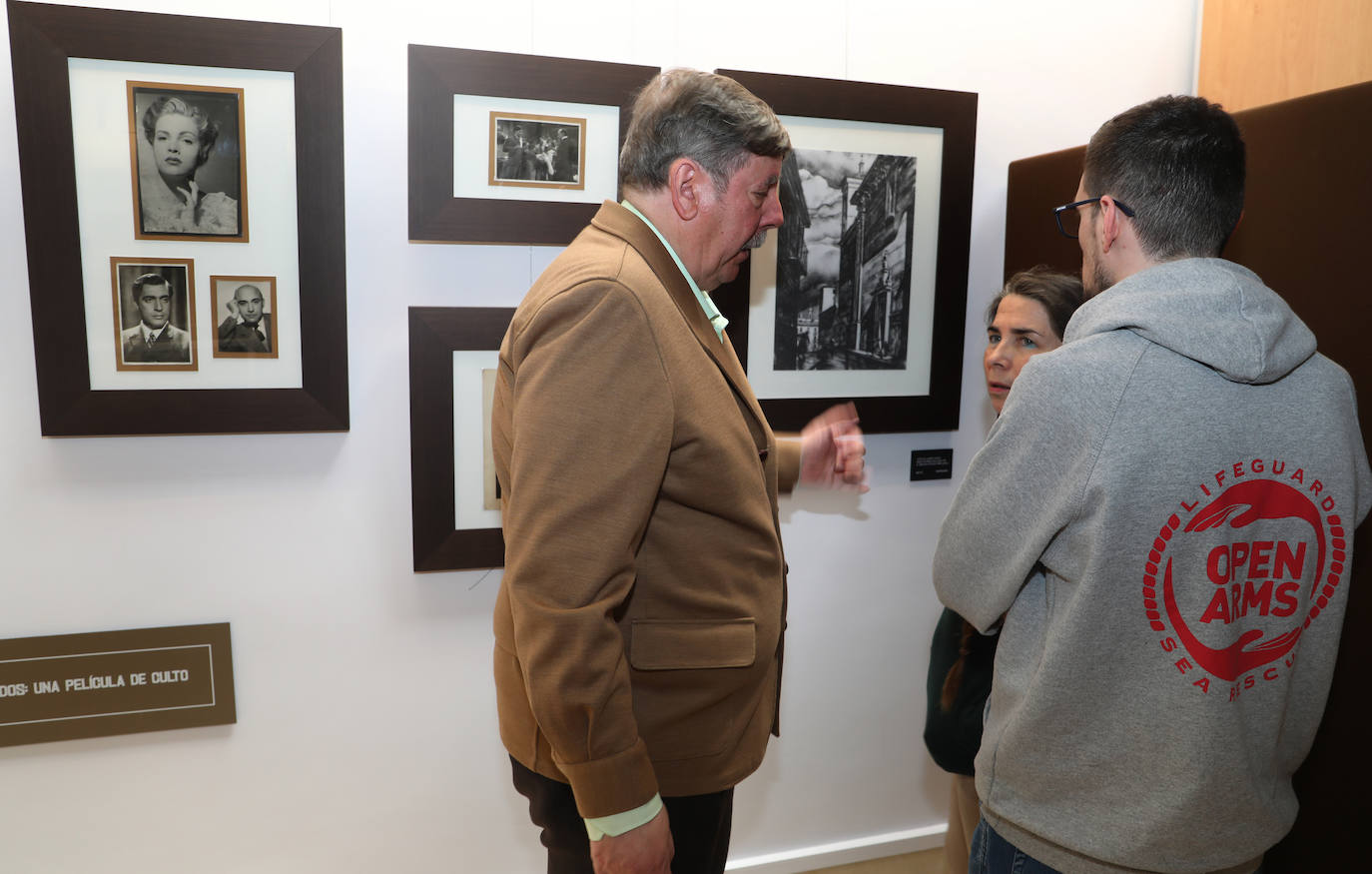 Una exposición de material de &#039;La torre de los siete jorobados&#039;