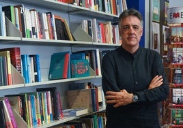 Diego Fernández Magdaleno, en la librería Oletvm.