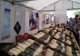 Exposición de espárragos durante una edición anterior de la feria en Tudela de Duero.