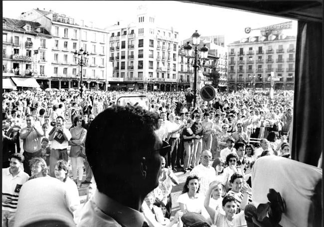 La Plaza Mayor de Valladolid, abarrotada para celebrar el ascenso.