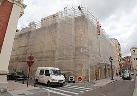 Obras en la cubierta del Teatro Principal.