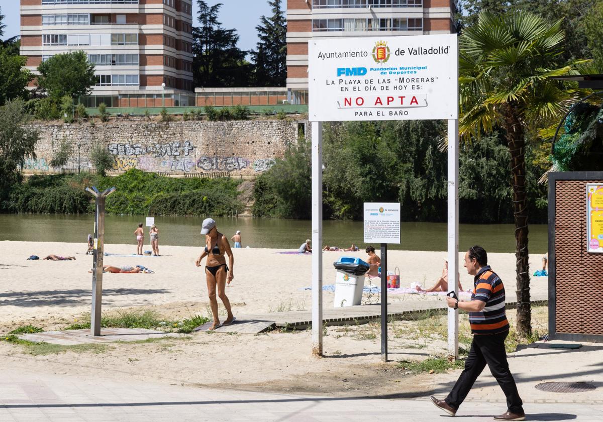 Cartel de playa No Apta de 2023 en Valladolid.