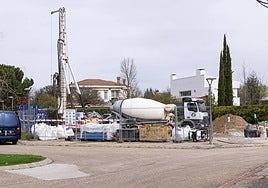 Labores de descontaminación en las parcelas afectadas en la urbanización Pago la Barca de Boecillo.