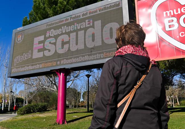 Campaña a favor del escudo clásico del Real Valladolid.