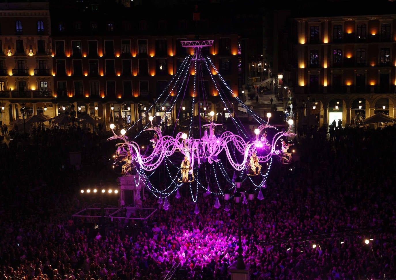 Las imágenes de la espectacular Cristal Palace en la Plaza Mayor