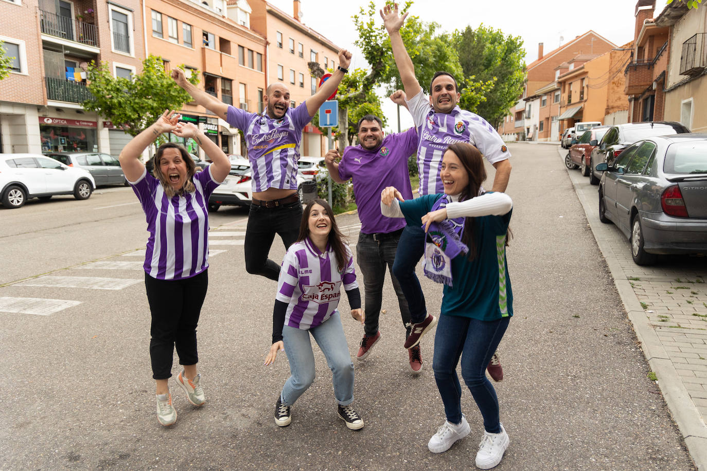 Tamara González, Alberto Suárez, Alba Muñoz, Víctor López y Pablo Barajas apoyan al Pucela desde La Cistérniga.