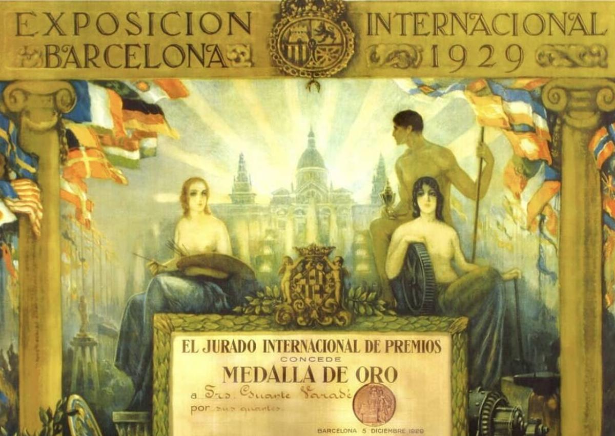 Imagen secundaria 1 - Leonor y Cristina Varadé, tía y sobrina, en las oficinas de la empresa familiar en Madrid. Abajo, diploma de la Medalla de Oro otorgada a Guante Varadé en la Exposición Internacional de Barcelona de 1929 y Carlos Varadé Cordero, hijo del fundador.