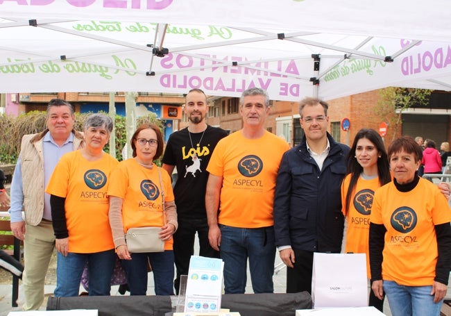 Miembros de ASPECyL durante la carrera de 10 kilómetros de Medina del Campo en 2024