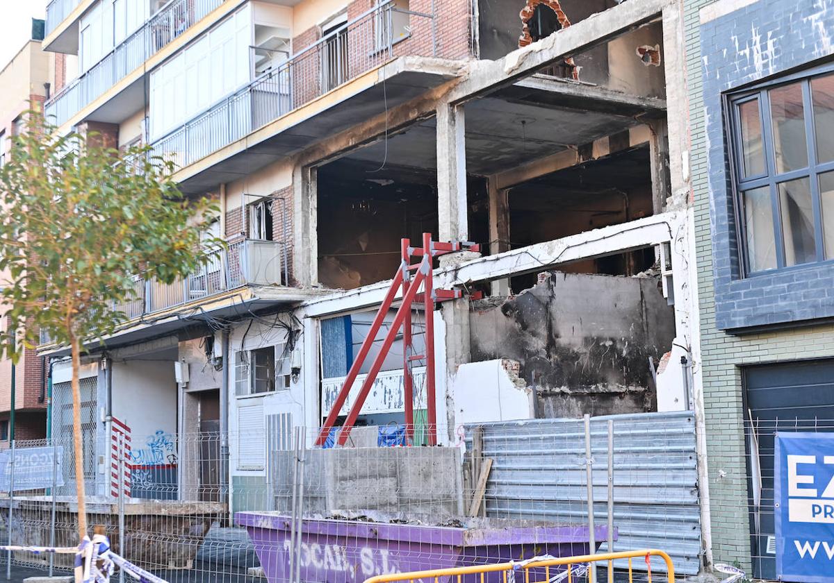 Estado del número 32 de la calle Goya, tras la explosión de gas de agosto del año pasado.