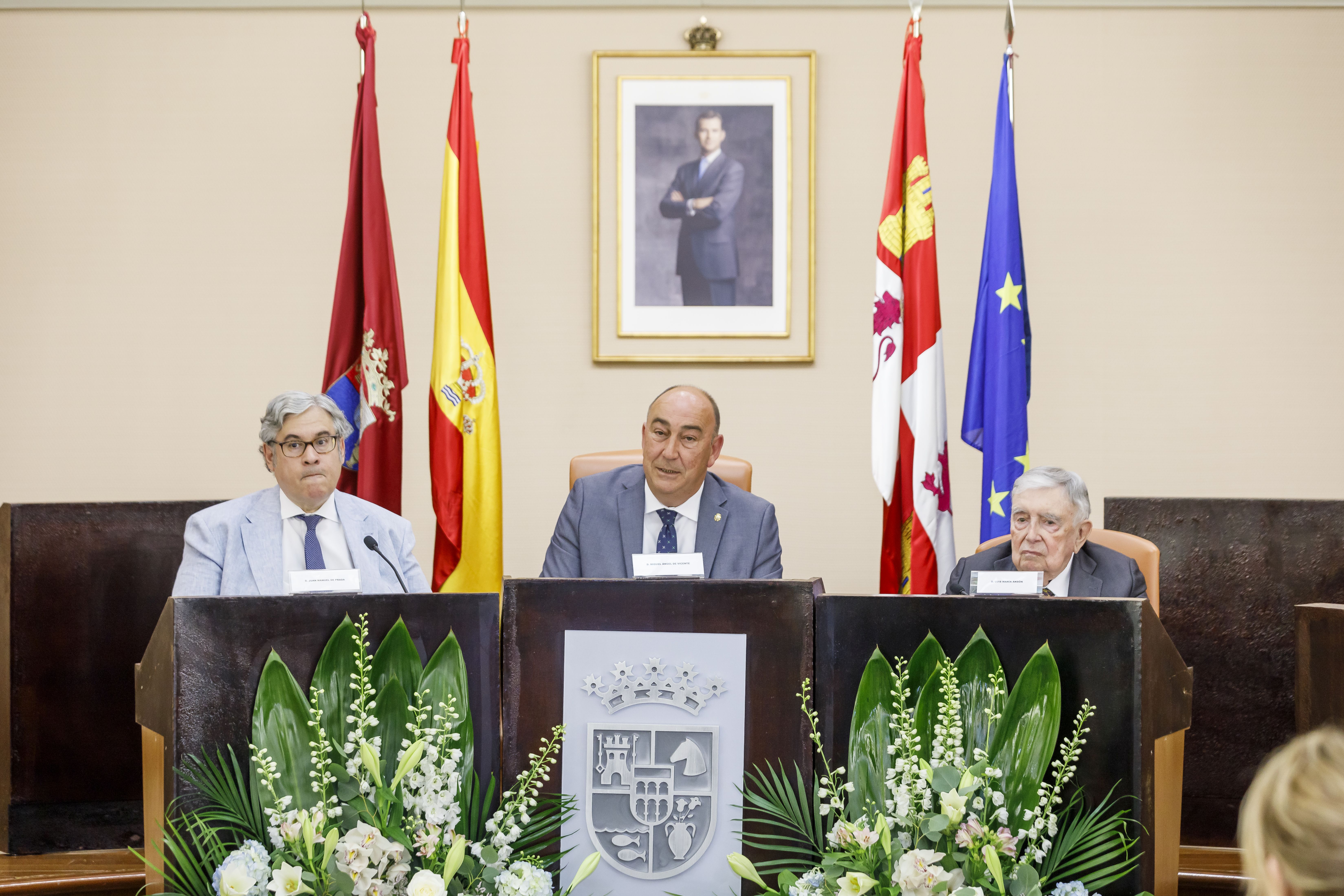 Acto en el que se ha dado conocer el fallo del premio de poesía Jaime Gil de Biedma.