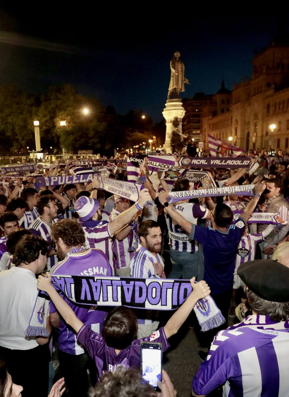 Fotos de la celebración del ascenso en la fuente de Zorrilla