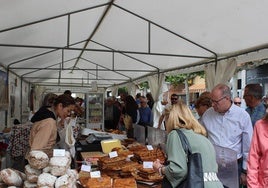 Los visitantes de la Feria del Espárrago de Tudela de Duero