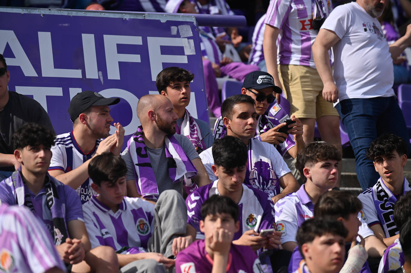 Búscate en la grada del Real Valladolid-Villarreal B (3/4)