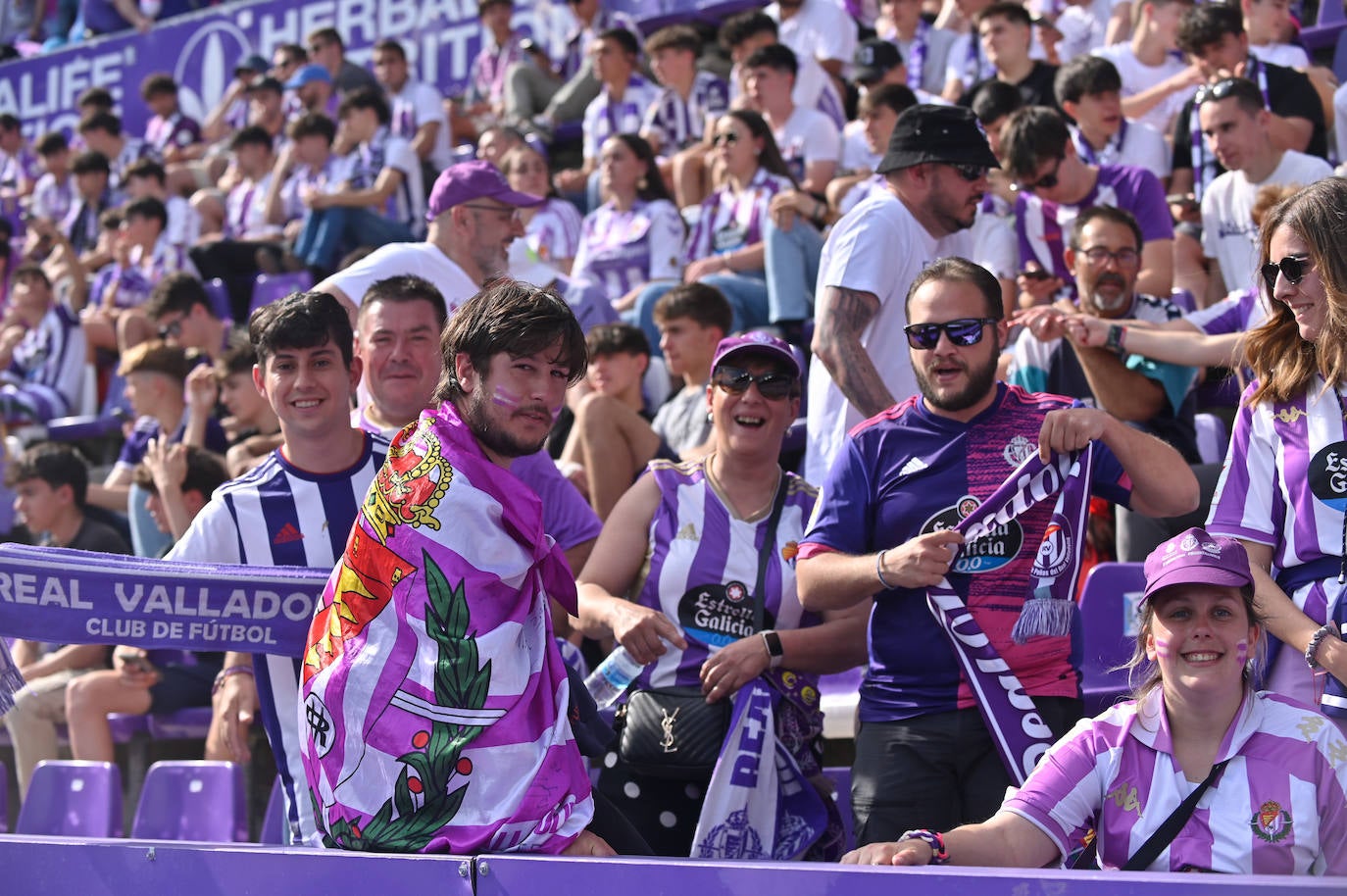 Búscate en la grada del Real Valladolid-Villarreal B (3/4)