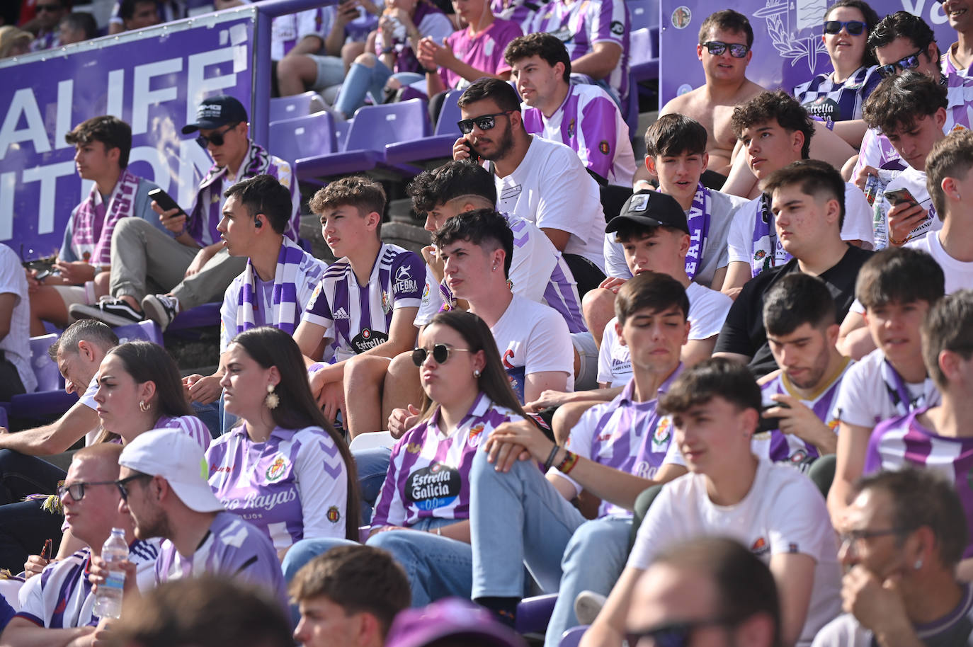 Búscate en la grada del Real Valladolid-Villarreal B (3/4)