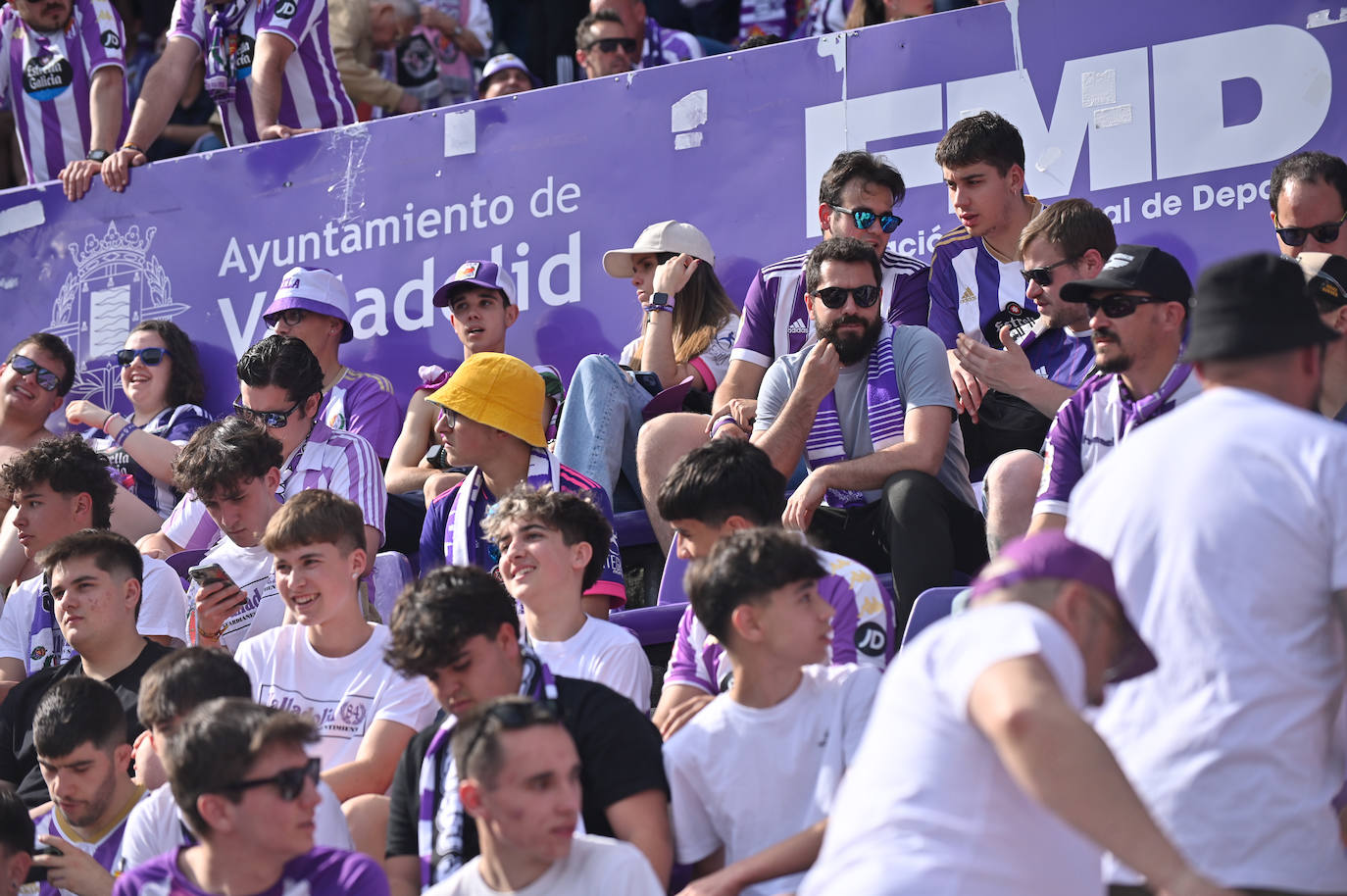 Búscate en la grada del Real Valladolid-Villarreal B (3/4)