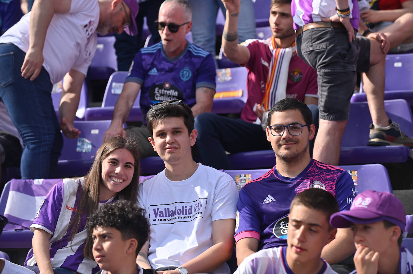 Búscate en la grada del Real Valladolid-Villarreal B (3/4)