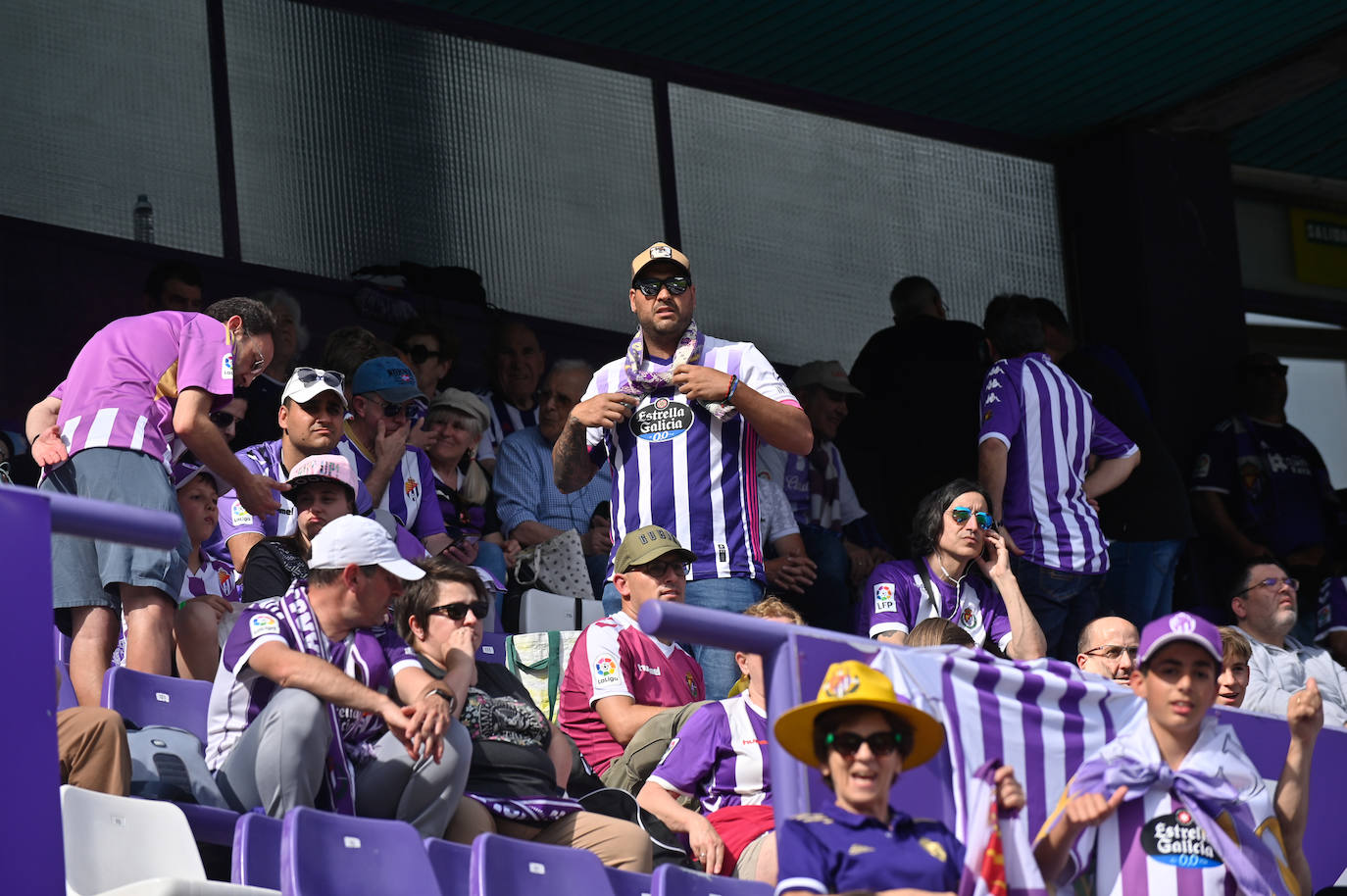 Búscate en la grada del Real Valladolid-Villarreal B (3/4)