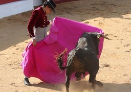 Rafael de la Cueva lancea a la verónica.