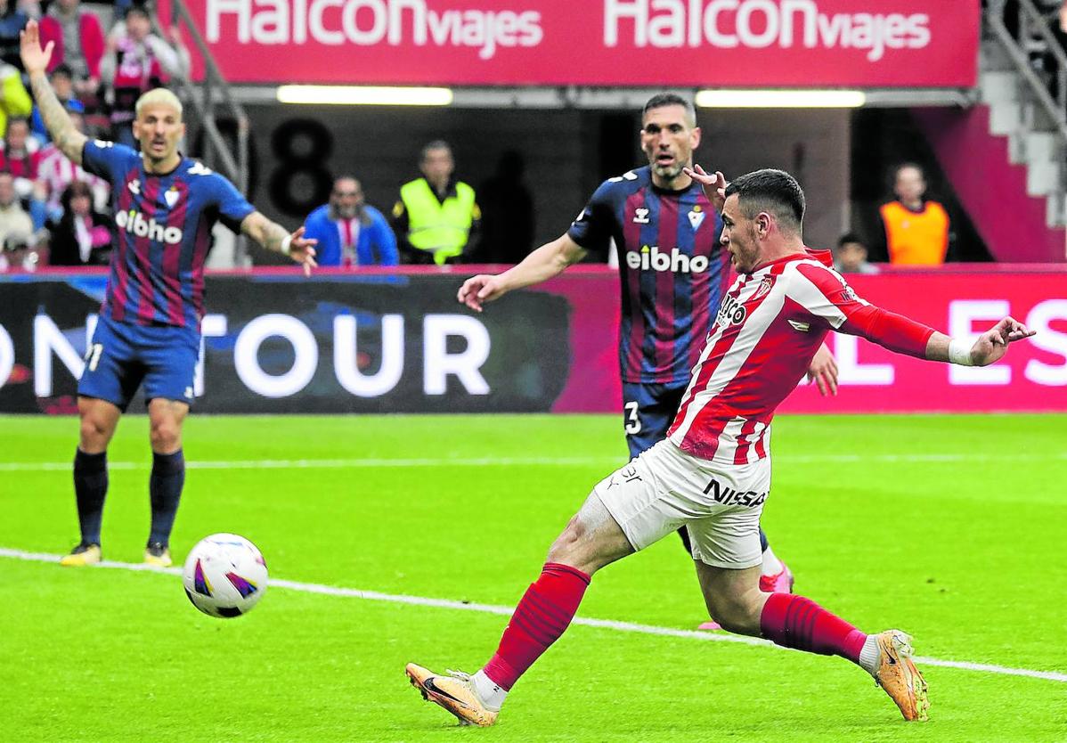 Campuzano marca el gol que dio medio ascenso al Pucela.