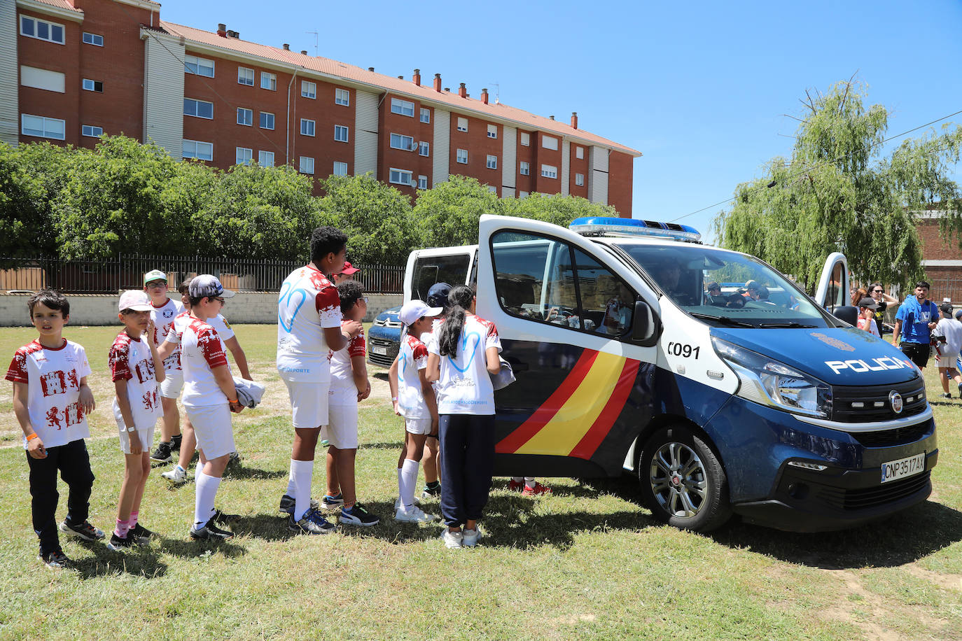 La Roca despide el curso con una exhibción de la Policía