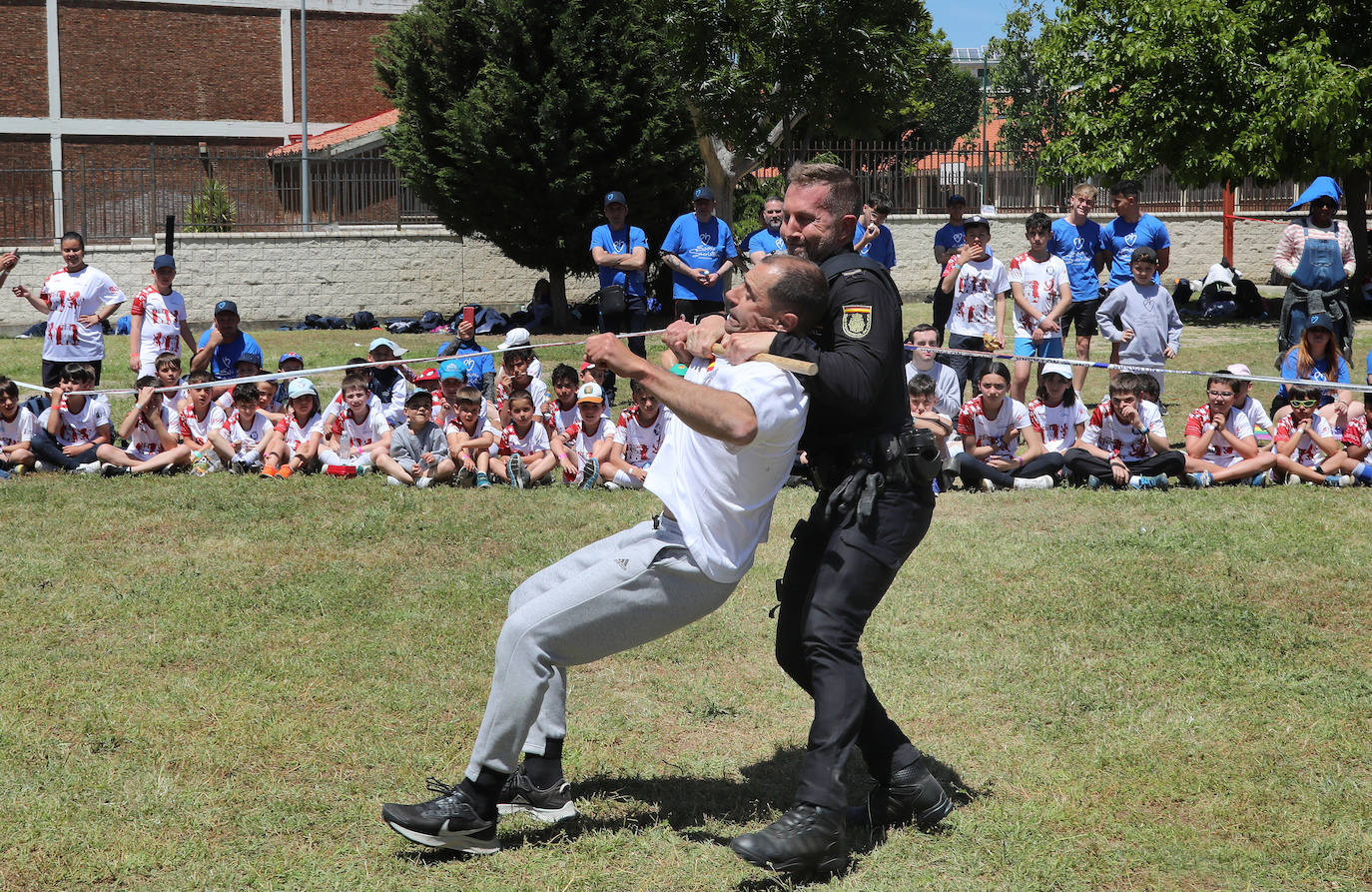 La Roca despide el curso con una exhibción de la Policía