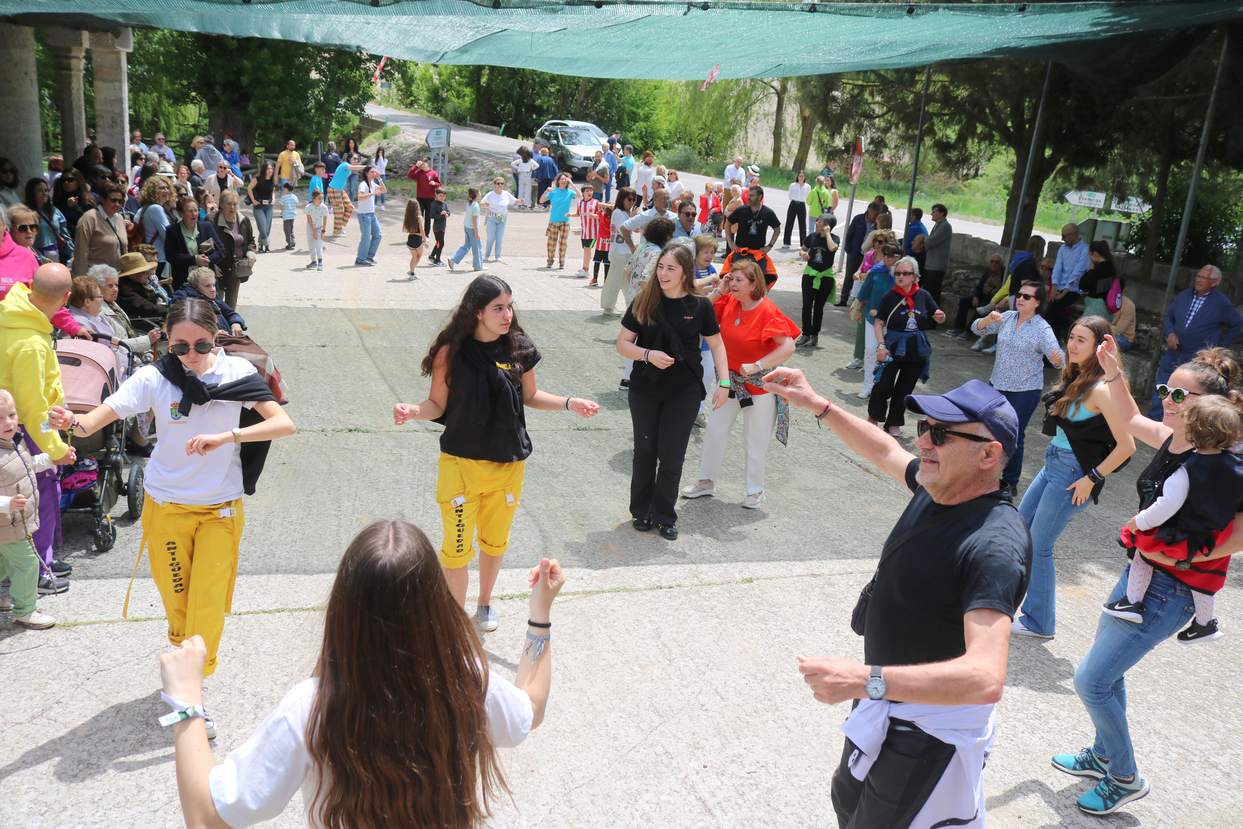 Antigüedad danza en honor a la Virgen de Garón