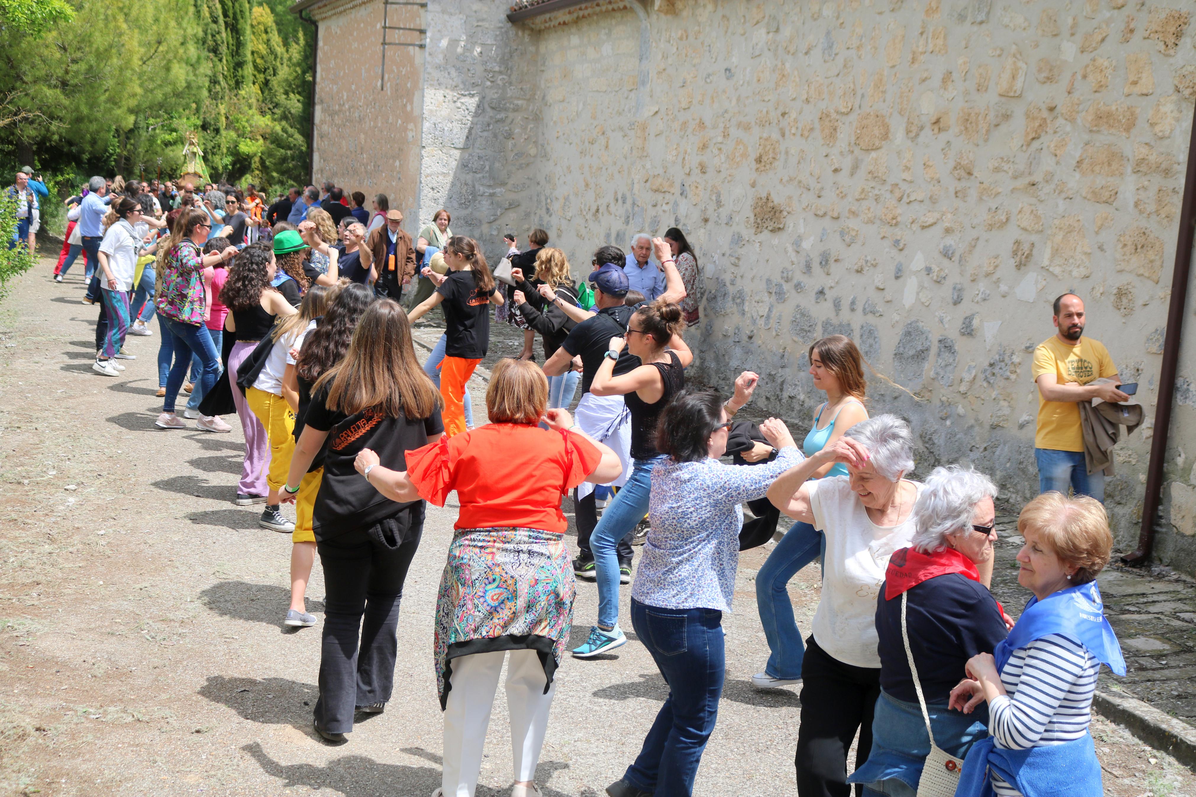 Antigüedad danza en honor a la Virgen de Garón