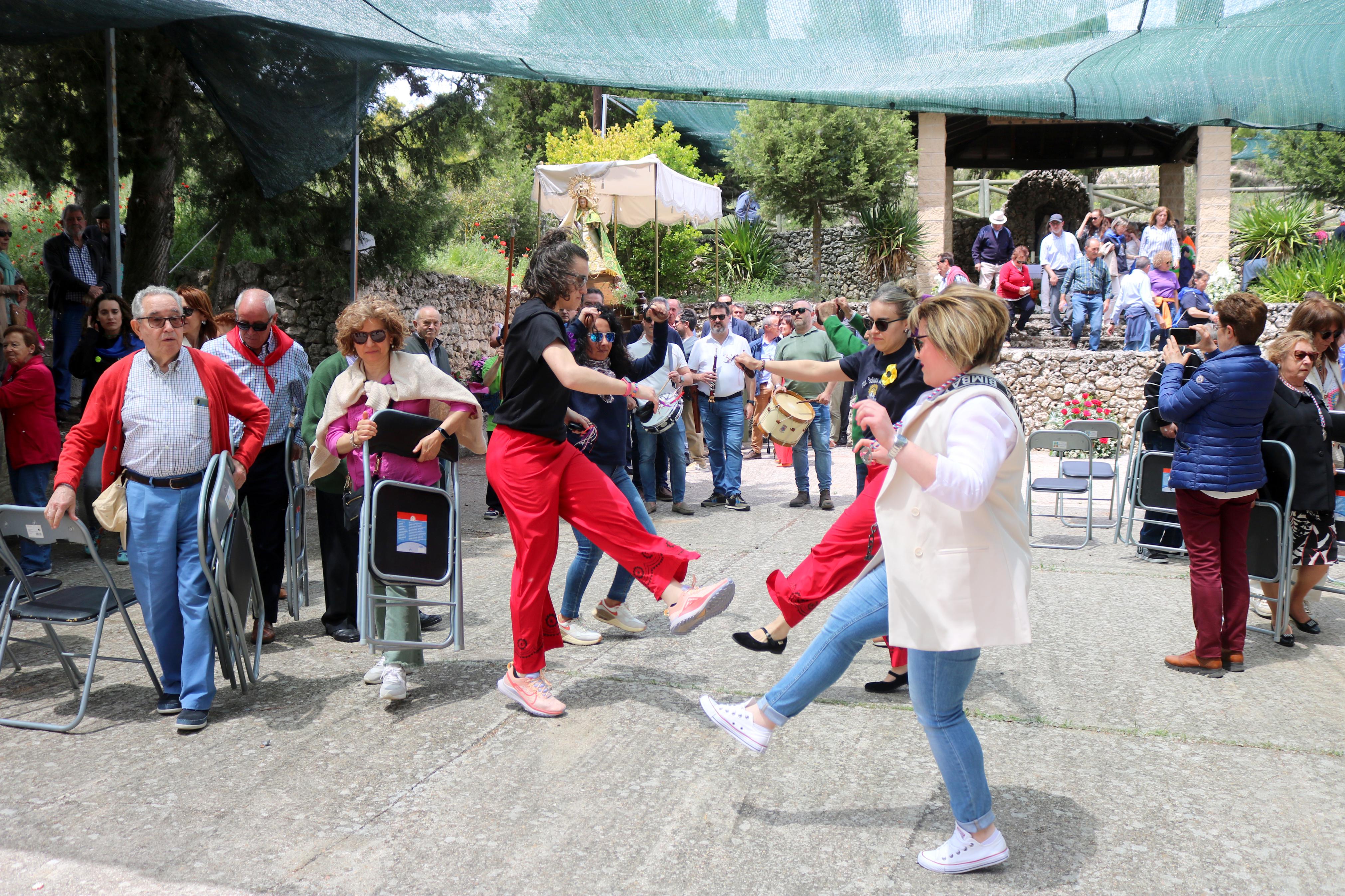 Antigüedad danza en honor a la Virgen de Garón