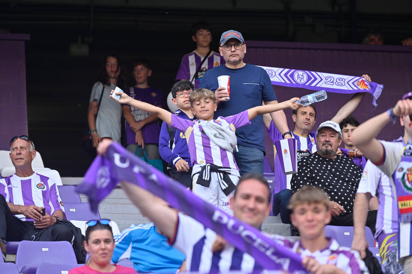 Búscate en la grada del Real Valladolid-Villarreal B (1/4)