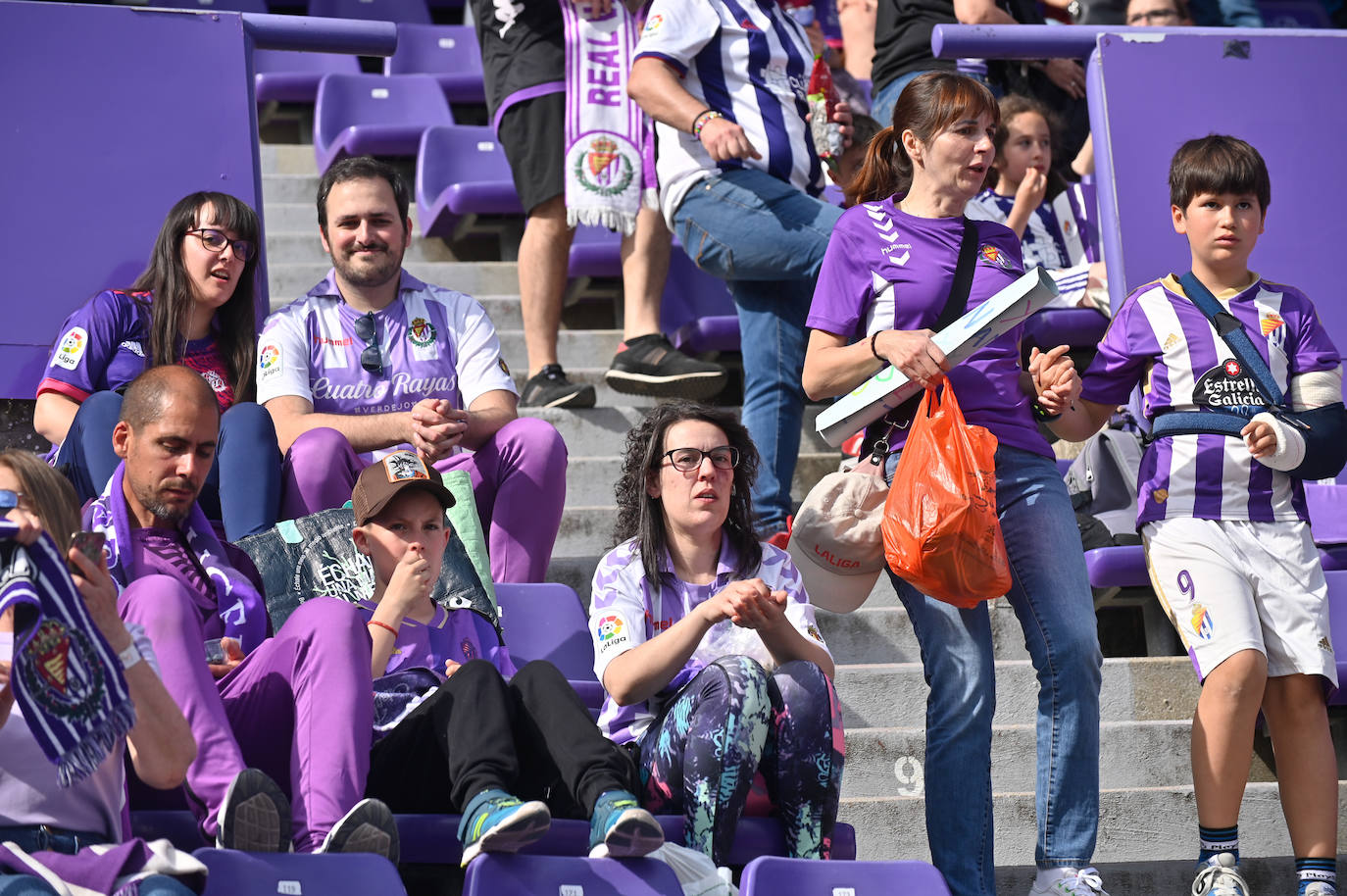 Búscate en la grada del Real Valladolid-Villarreal B (4/4)