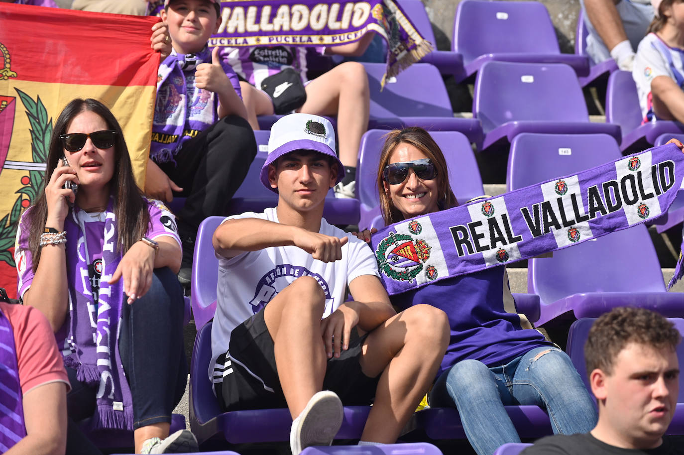 Búscate en la grada del Real Valladolid-Villarreal B (4/4)