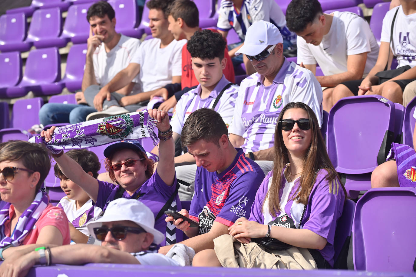 Búscate en la grada del Real Valladolid-Villarreal B (4/4)