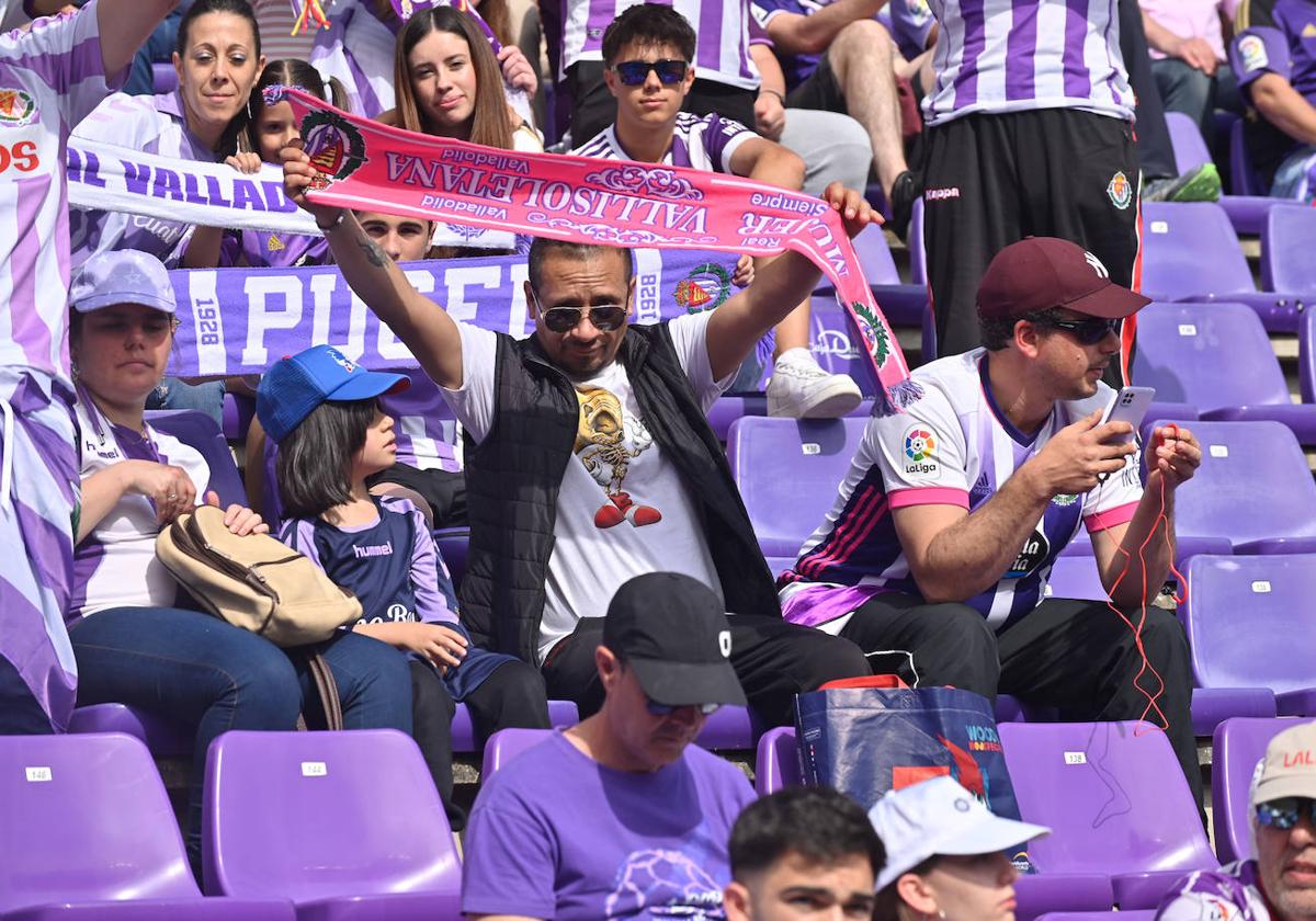 Búscate en la grada del Real Valladolid-Villarreal B (4/4)