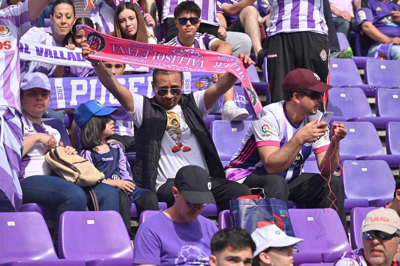 Búscate en la grada del Real Valladolid-Villarreal B (4/4)