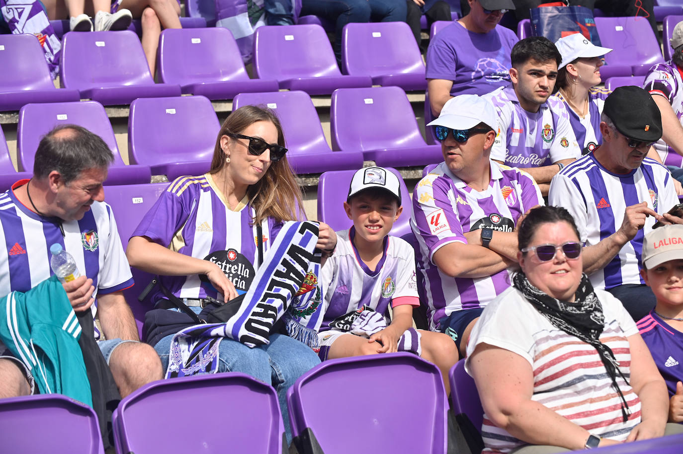 Búscate en la grada del Real Valladolid-Villarreal B (4/4)