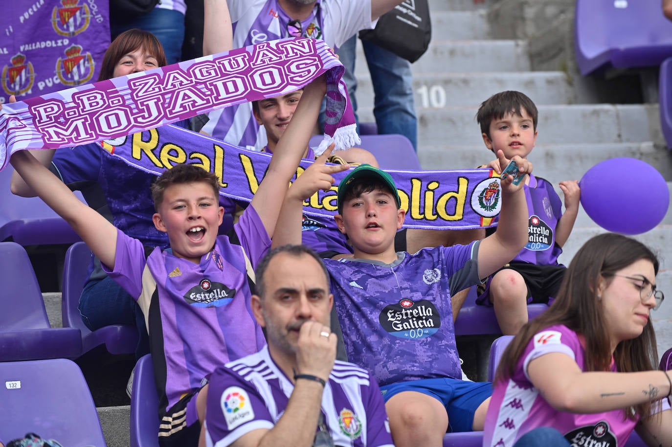 Búscate en la grada del Real Valladolid-Villarreal B (2/4)