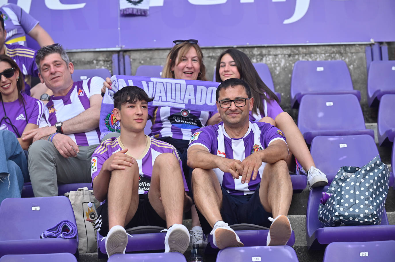 Búscate en la grada del Real Valladolid-Villarreal B (2/4)