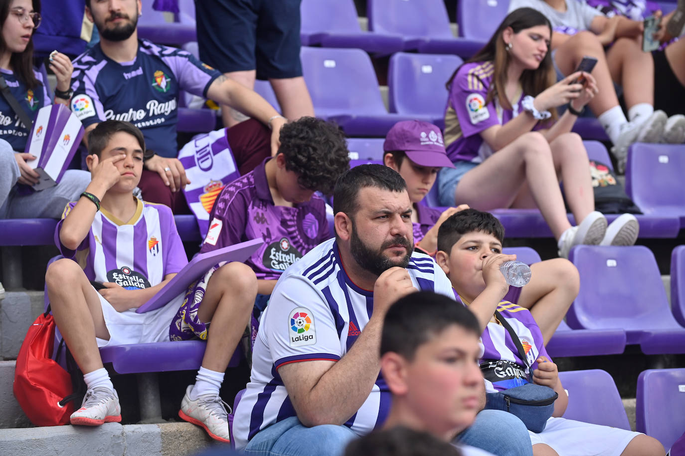 Búscate en la grada del Real Valladolid-Villarreal B (2/4)