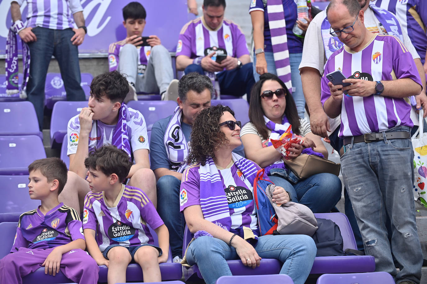 Búscate en la grada del Real Valladolid-Villarreal B (2/4)