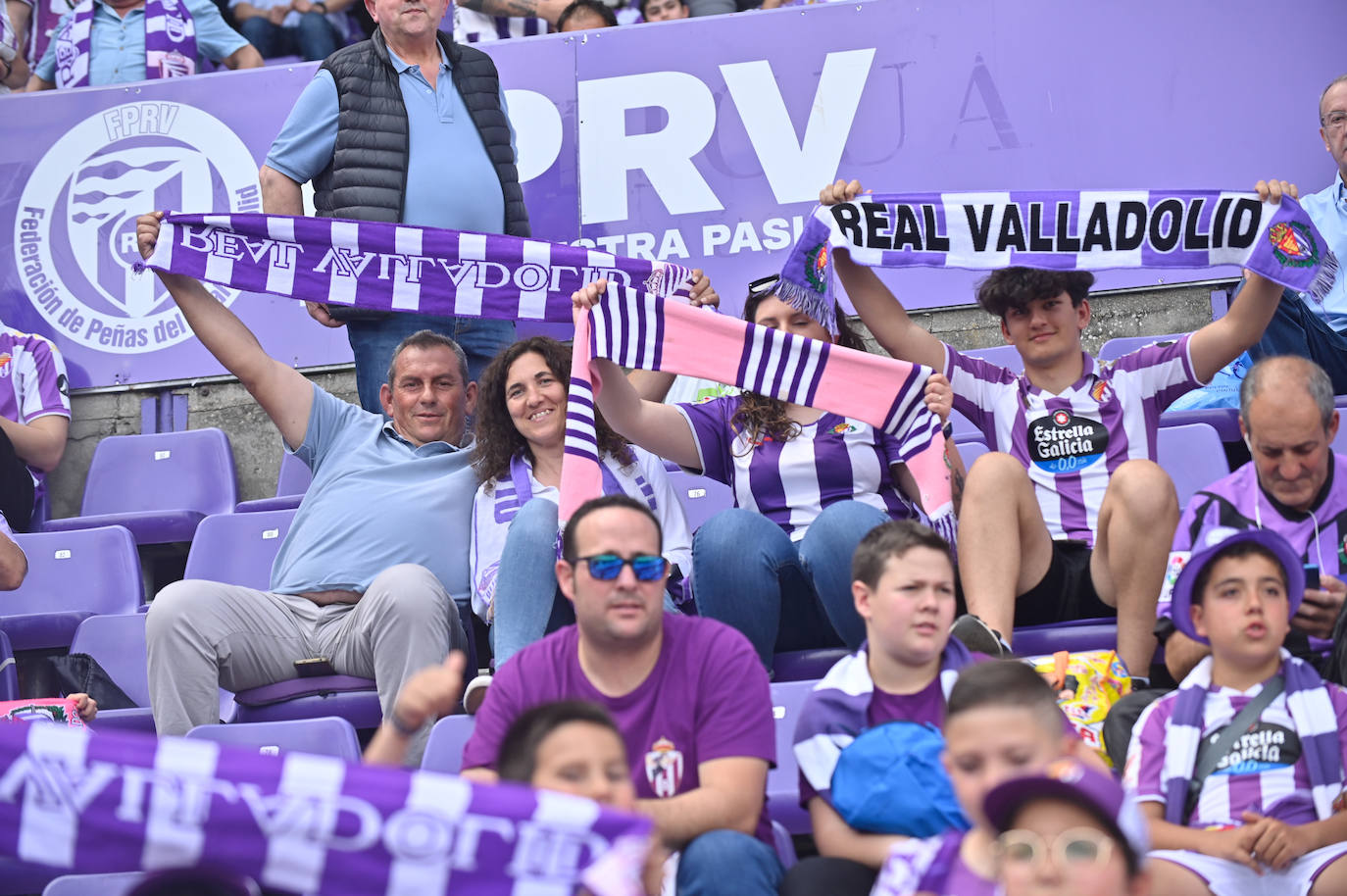 Búscate en la grada del Real Valladolid-Villarreal B (2/4)