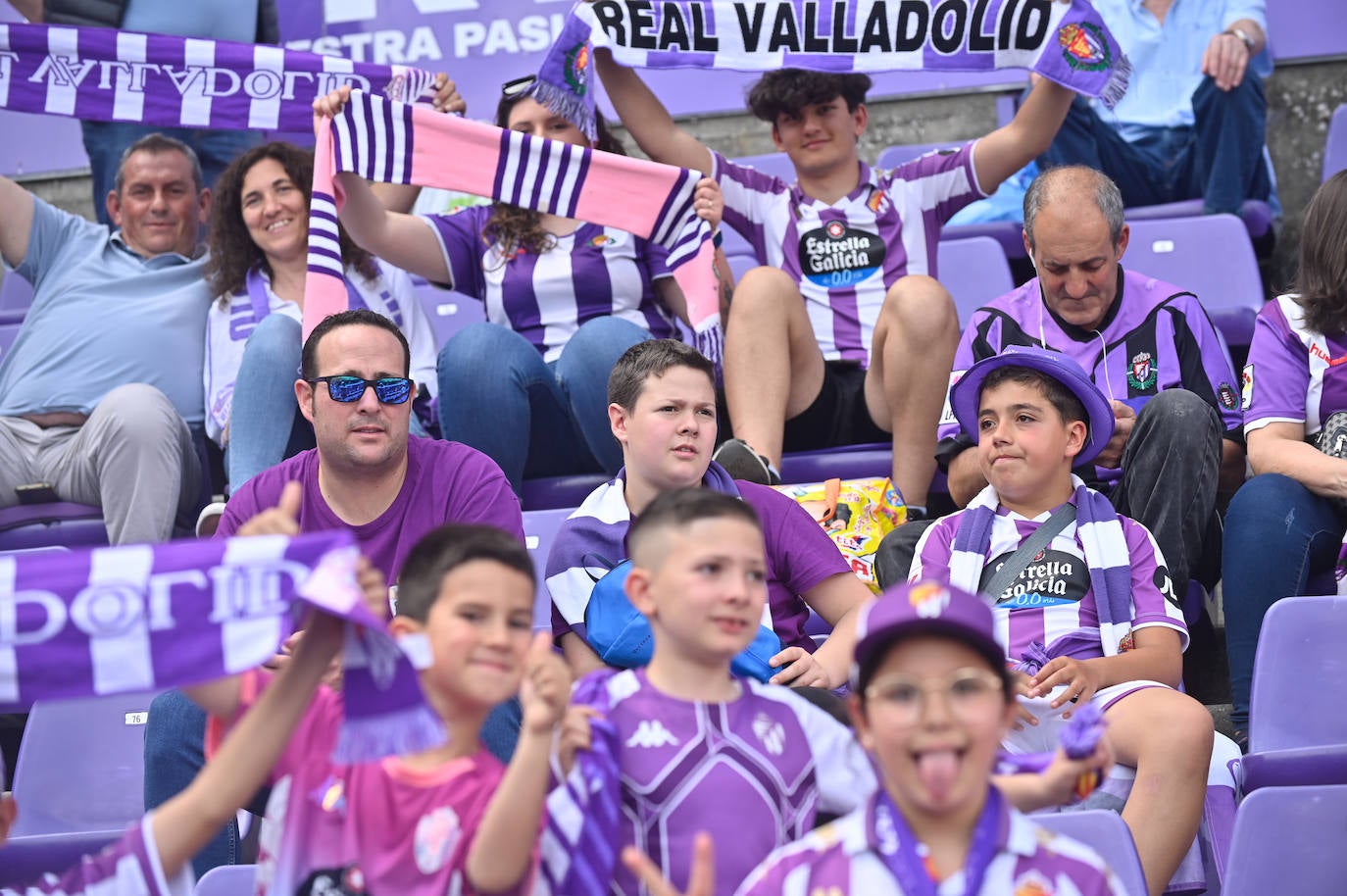 Búscate en la grada del Real Valladolid-Villarreal B (2/4)