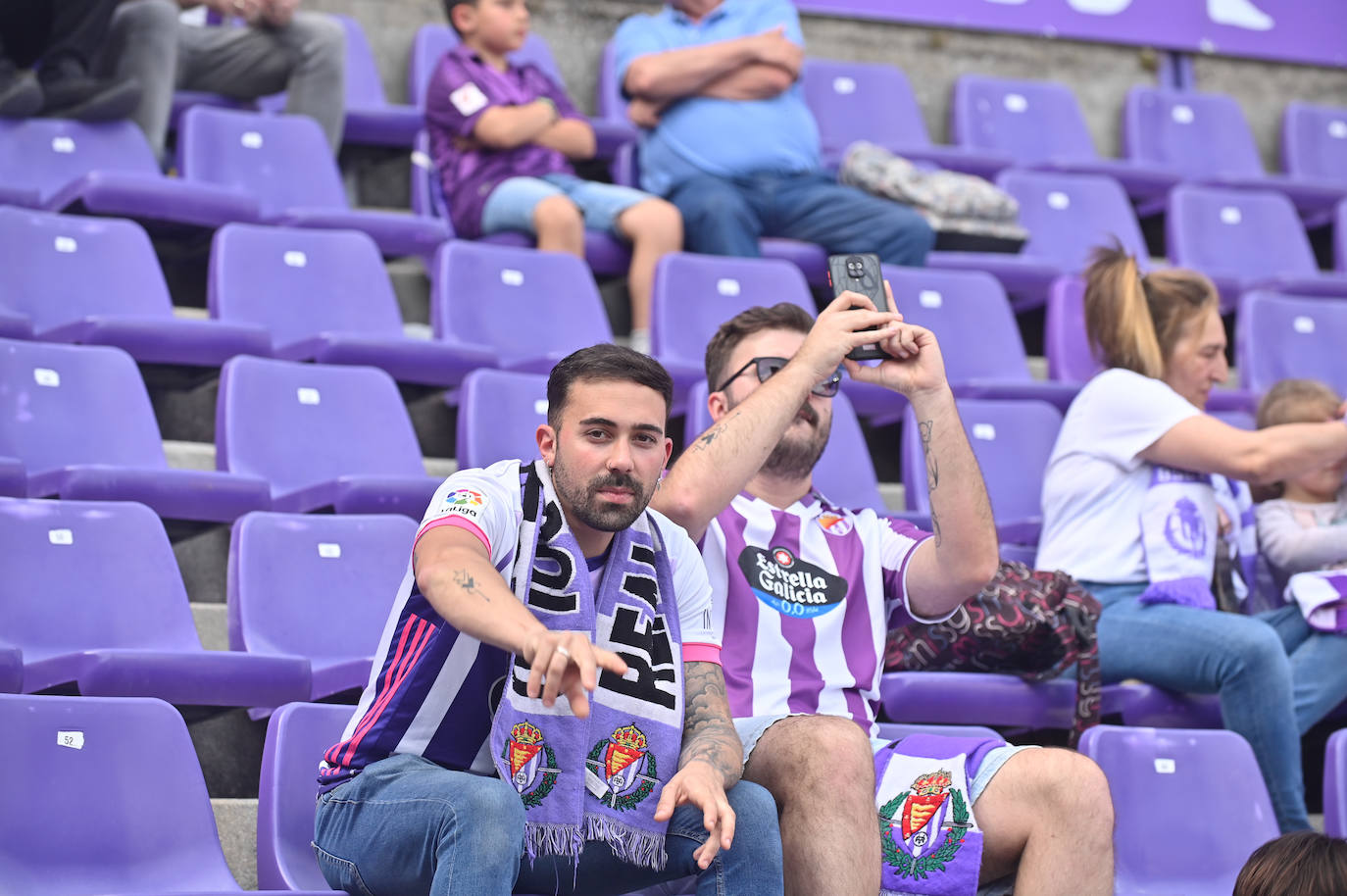 Búscate en la grada del Real Valladolid-Villarreal B (2/4)