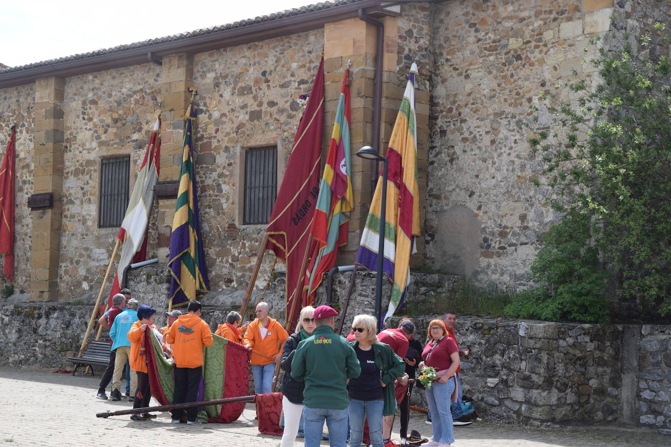 Los pendones ondean al viento en Guardo