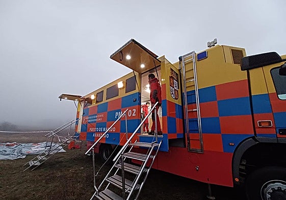 Puesto de mando de la Agencia de Protección Civil para buscar al anciano desaparecido en Navahondilla.