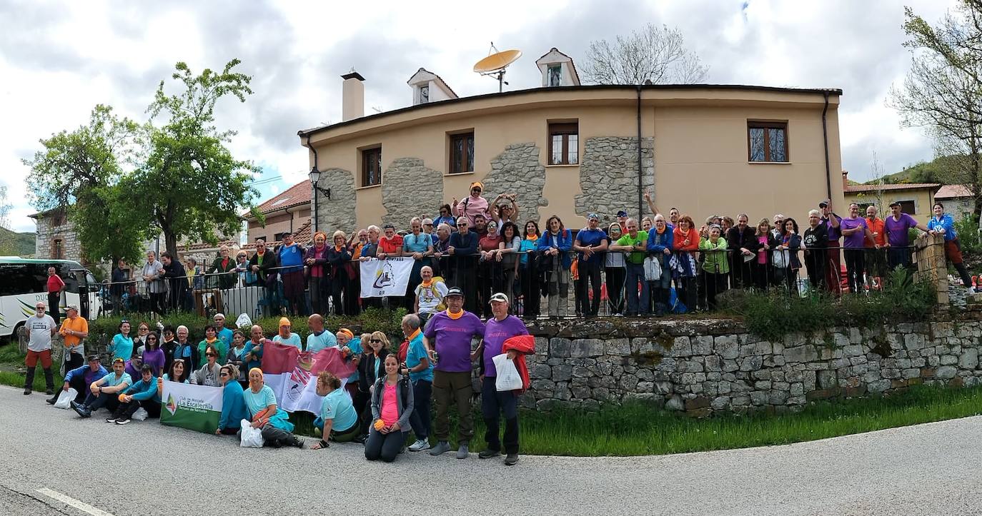 Los clubes de montaña de Palencia se unen en Cardaño de Abajo