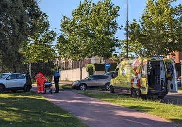 Dos heridos, uno de ellos menor, al colisionar su moto con un coche en Valladolid