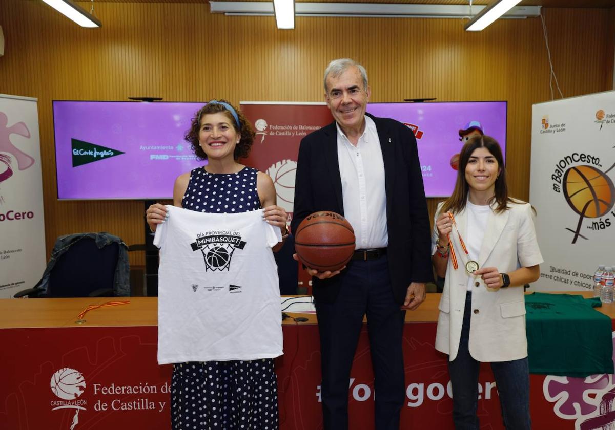 Mayte Martínez, Samuel Puente y Elisa Escudero, en la presentación.