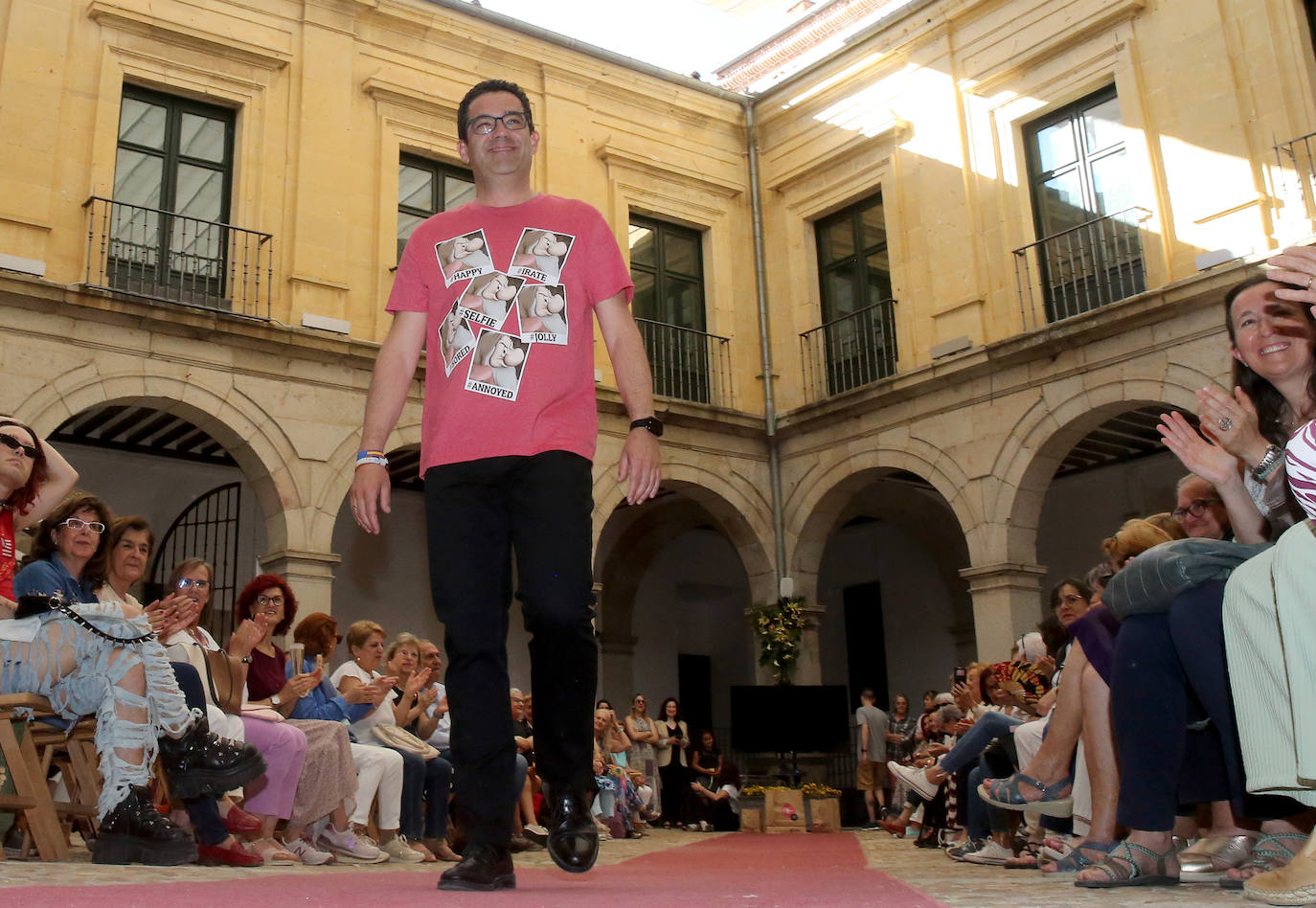 Fotografías del desfile de Cáritas