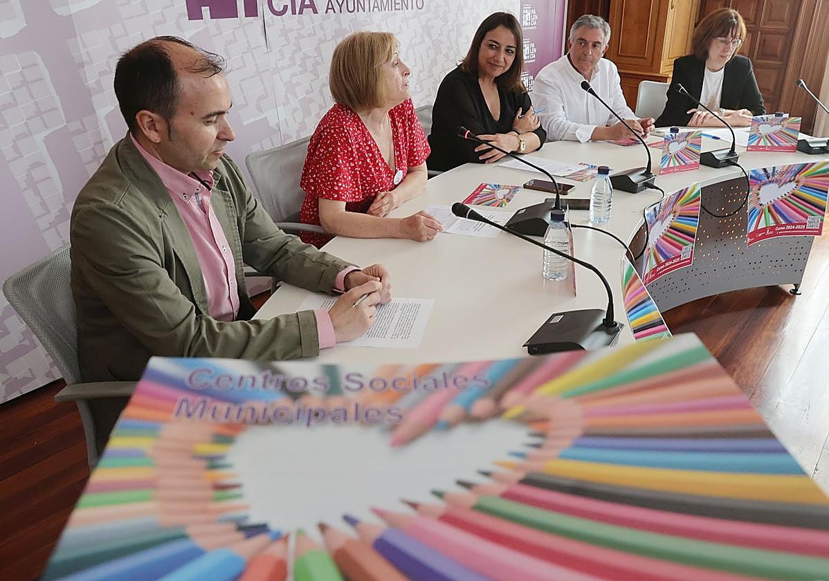 Presentación de los cursos de los centros sociales.